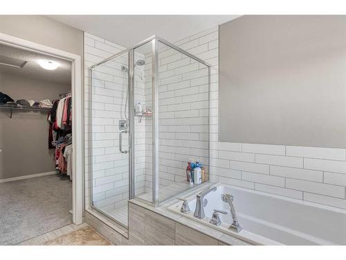 120 Nolancrest Circle Nw, Calgary, AB - Indoor Photo Showing Bathroom