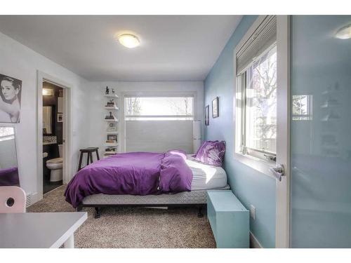 2449 22A Street Nw, Calgary, AB - Indoor Photo Showing Bedroom