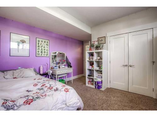 2449 22A Street Nw, Calgary, AB - Indoor Photo Showing Bedroom