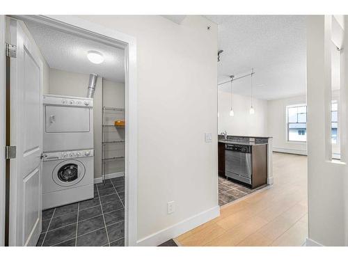 408-201 Sunset Drive, Cochrane, AB - Indoor Photo Showing Laundry Room
