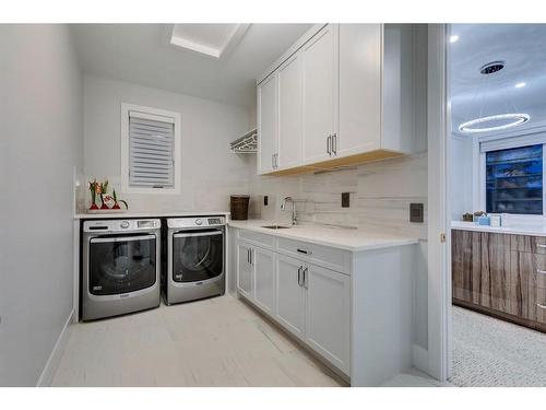 2543 11 Avenue Nw, Calgary, AB - Indoor Photo Showing Laundry Room