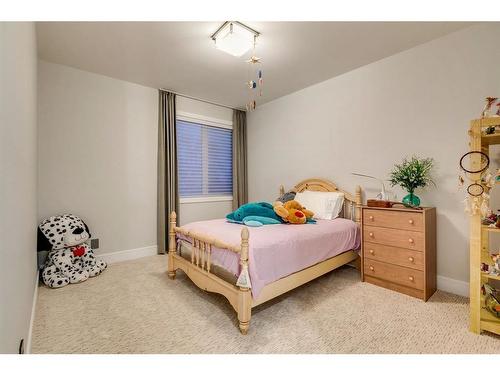 2543 11 Avenue Nw, Calgary, AB - Indoor Photo Showing Bedroom
