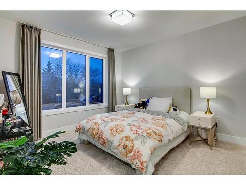 2543 11 Avenue Nw, Calgary, AB - Indoor Photo Showing Bedroom
