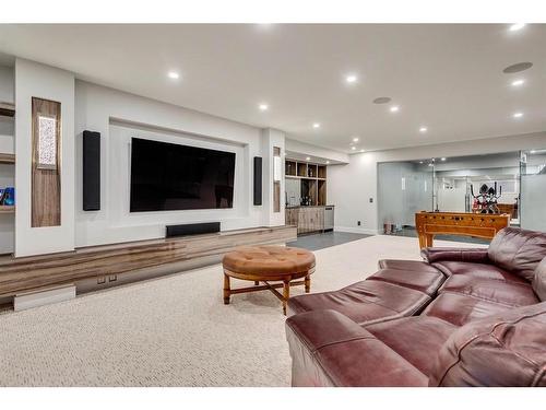 2543 11 Avenue Nw, Calgary, AB - Indoor Photo Showing Living Room
