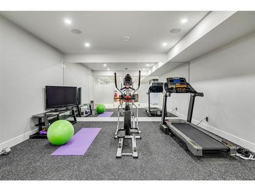 2543 11 Avenue Nw, Calgary, AB - Indoor Photo Showing Gym Room