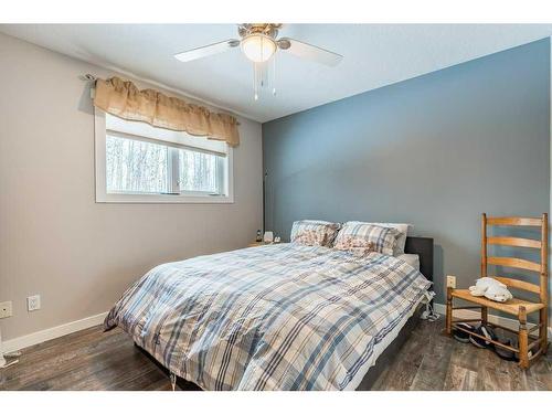 37-423002 Range Road 10, Rural Ponoka County, AB - Indoor Photo Showing Bedroom