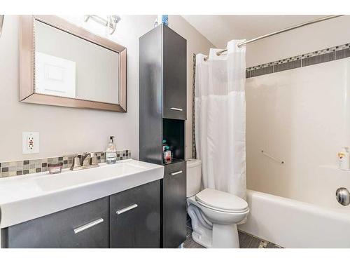 37-423002 Range Road 10, Rural Ponoka County, AB - Indoor Photo Showing Bathroom