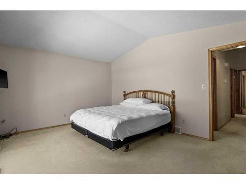 123 Scenic Ridge Court Nw, Calgary, AB - Indoor Photo Showing Bedroom