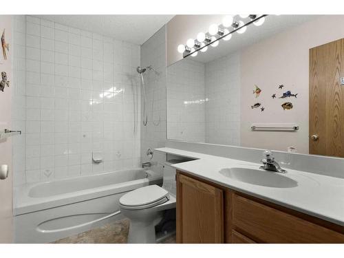 123 Scenic Ridge Court Nw, Calgary, AB - Indoor Photo Showing Bathroom
