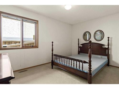 123 Scenic Ridge Court Nw, Calgary, AB - Indoor Photo Showing Bedroom