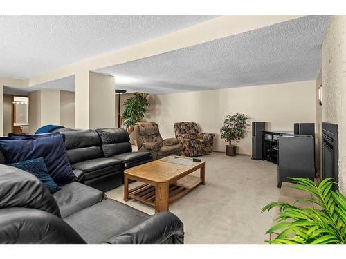 123 Scenic Ridge Court Nw, Calgary, AB - Indoor Photo Showing Living Room