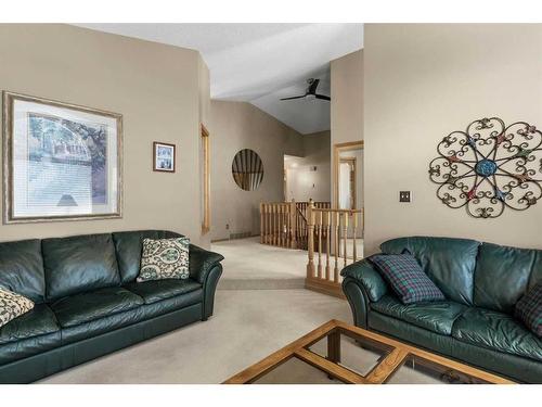 123 Scenic Ridge Court Nw, Calgary, AB - Indoor Photo Showing Living Room