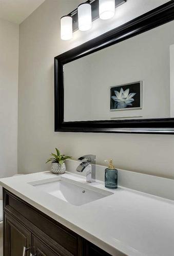 1049 Shawnee Drive Sw, Calgary, AB - Indoor Photo Showing Bathroom