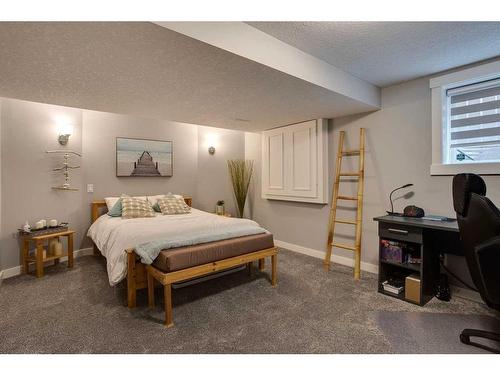 1049 Shawnee Drive Sw, Calgary, AB - Indoor Photo Showing Bedroom