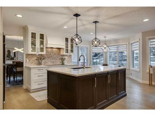 1049 Shawnee Drive Sw, Calgary, AB - Indoor Photo Showing Kitchen With Upgraded Kitchen
