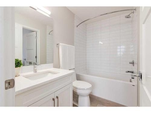 401-8355 19 Avenue Sw, Calgary, AB - Indoor Photo Showing Bathroom