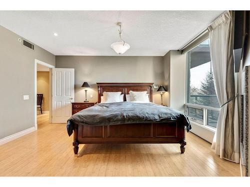 303-837 2 Avenue Sw, Calgary, AB - Indoor Photo Showing Bedroom