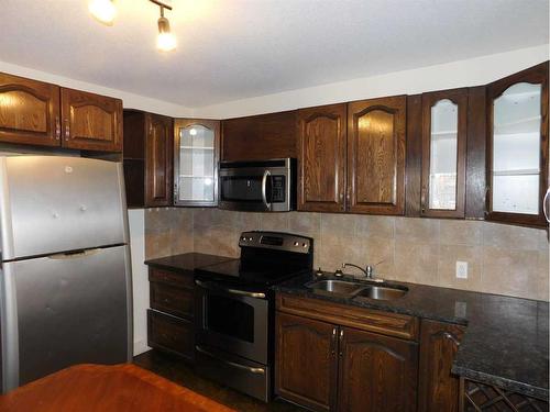 1611 36 Avenue Sw, Calgary, AB - Indoor Photo Showing Kitchen With Double Sink