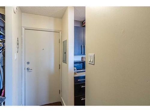 310-505 19 Avenue Sw, Calgary, AB - Indoor Photo Showing Other Room