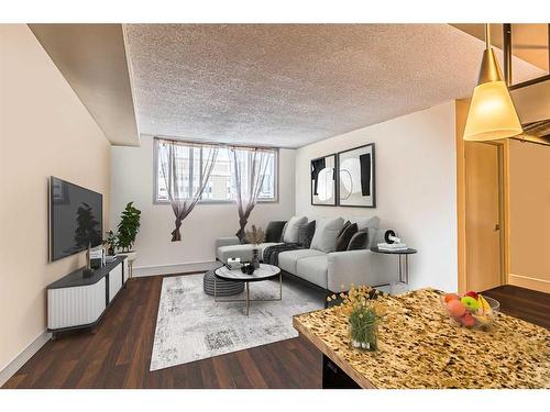 310-505 19 Avenue Sw, Calgary, AB - Indoor Photo Showing Living Room