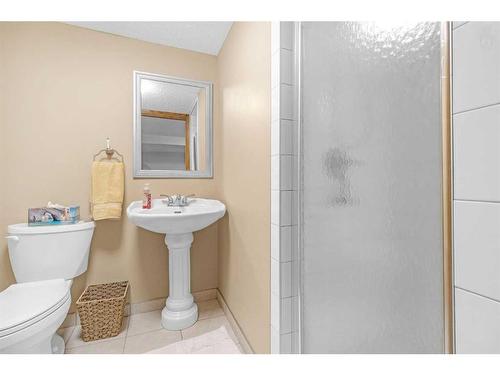 210-20 Midpark Crescent Se, Calgary, AB - Indoor Photo Showing Bathroom