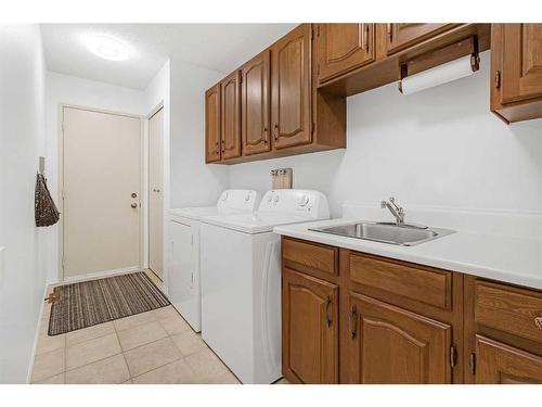 210-20 Midpark Crescent Se, Calgary, AB - Indoor Photo Showing Laundry Room