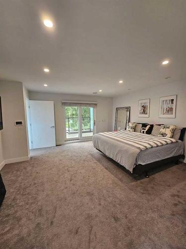 2710 Parkdale Boulevard Nw, Calgary, AB - Indoor Photo Showing Bedroom