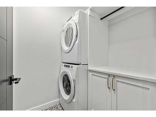 420 24 Avenue Ne, Calgary, AB - Indoor Photo Showing Laundry Room