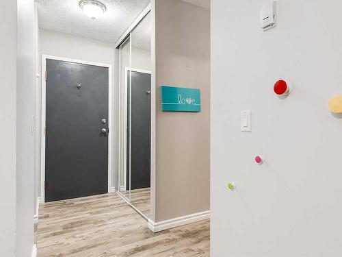302-2611 15A Street Sw, Calgary, AB - Indoor Photo Showing Other Room