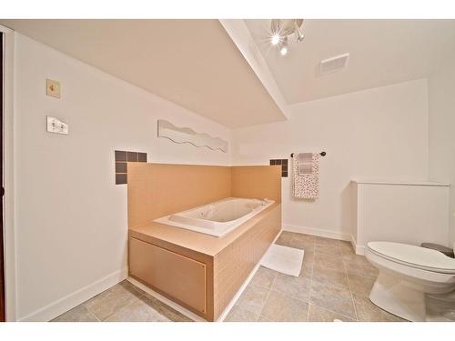 2608 38 Street Sw, Calgary, AB - Indoor Photo Showing Bathroom