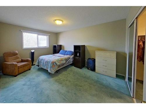 222 2 Avenue Ne, Three Hills, AB - Indoor Photo Showing Bedroom