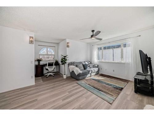 1320 2 Street Nw, Calgary, AB - Indoor Photo Showing Other Room