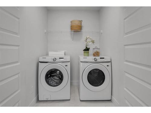 104 Cobblestone Gate Sw, Airdrie, AB - Indoor Photo Showing Laundry Room