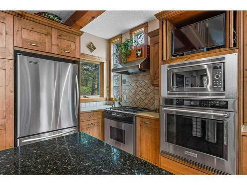 21 Blue Grouse Ridge, Canmore, AB - Indoor Photo Showing Kitchen