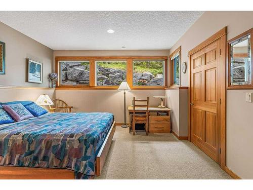 21 Blue Grouse Ridge, Canmore, AB - Indoor Photo Showing Bedroom