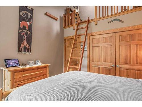 21 Blue Grouse Ridge, Canmore, AB - Indoor Photo Showing Bedroom