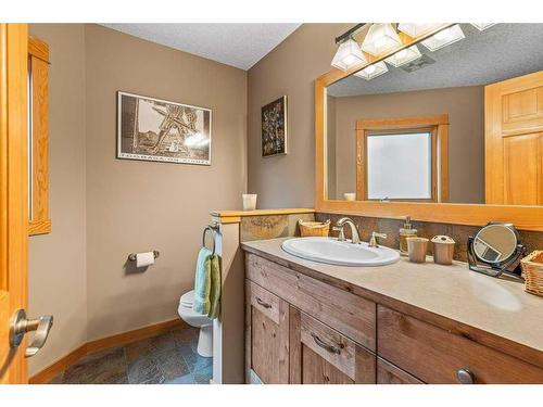 21 Blue Grouse Ridge, Canmore, AB - Indoor Photo Showing Bathroom