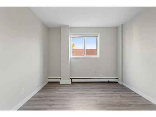 111 23 Avenue Sw, Calgary, AB - Indoor Photo Showing Other Room