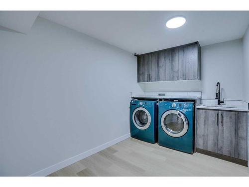 26 Dovercliffe Close Se, Calgary, AB - Indoor Photo Showing Laundry Room