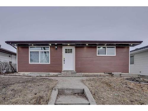 26 Dovercliffe Close Se, Calgary, AB - Outdoor With Exterior