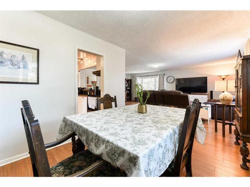 5924 Bow Crescent Nw, Calgary, AB - Indoor Photo Showing Dining Room