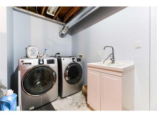 5924 Bow Crescent Nw, Calgary, AB - Indoor Photo Showing Laundry Room
