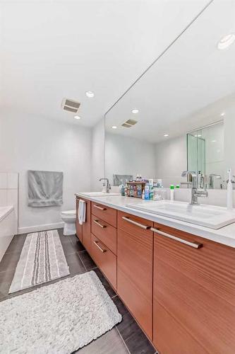 238-222 Riverfront Avenue Sw, Calgary, AB - Indoor Photo Showing Bathroom