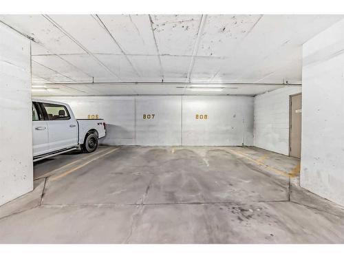 238-222 Riverfront Avenue Sw, Calgary, AB - Indoor Photo Showing Garage