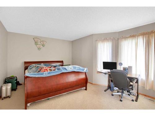128 West Creek Pond, Chestermere, AB - Indoor Photo Showing Bedroom