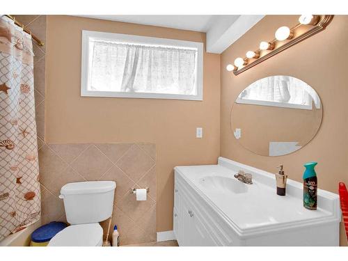 128 West Creek Pond, Chestermere, AB - Indoor Photo Showing Bathroom