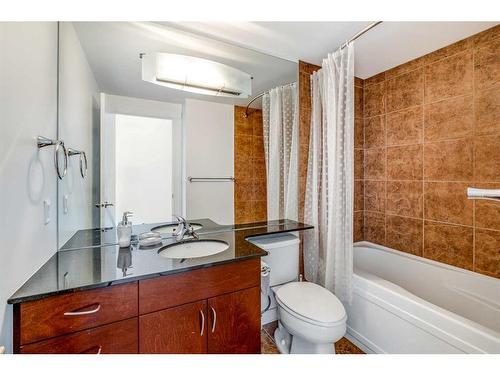 1507-8880 Horton Road Sw, Calgary, AB - Indoor Photo Showing Bathroom
