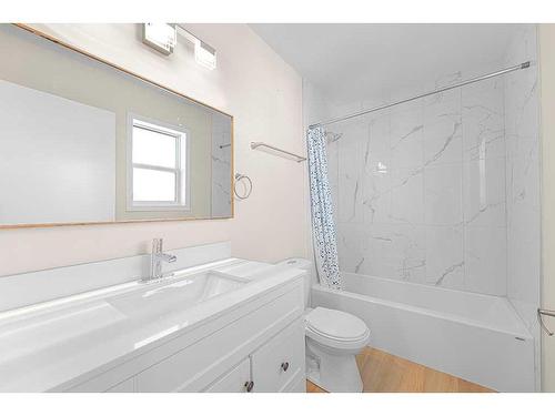 165 Country Hills Way Nw, Calgary, AB - Indoor Photo Showing Bathroom
