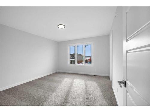140 Hotchkiss Way Se, Calgary, AB - Indoor Photo Showing Other Room