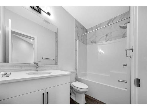 140 Hotchkiss Way Se, Calgary, AB - Indoor Photo Showing Bathroom